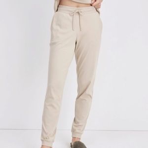 EESome Jetsetter Pants, Size M, Fawn color. Super comfy.